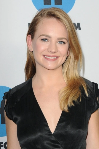 Бритт Робертсон