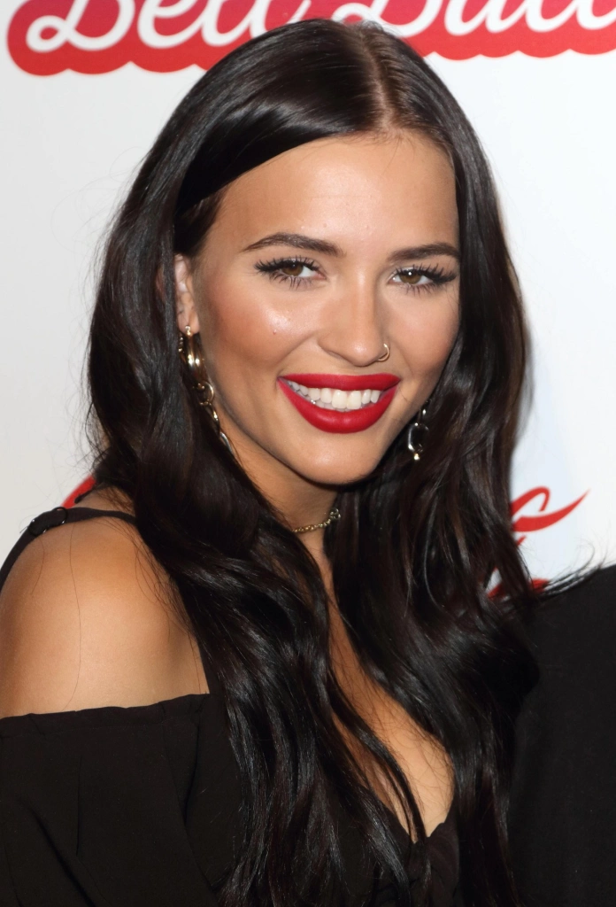 Леннон Стелла