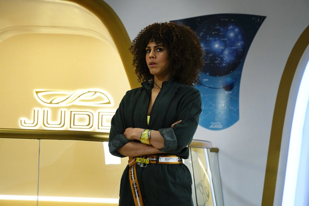 Почему стоит смотреть сериал «Авеню 5» с Хью Лори