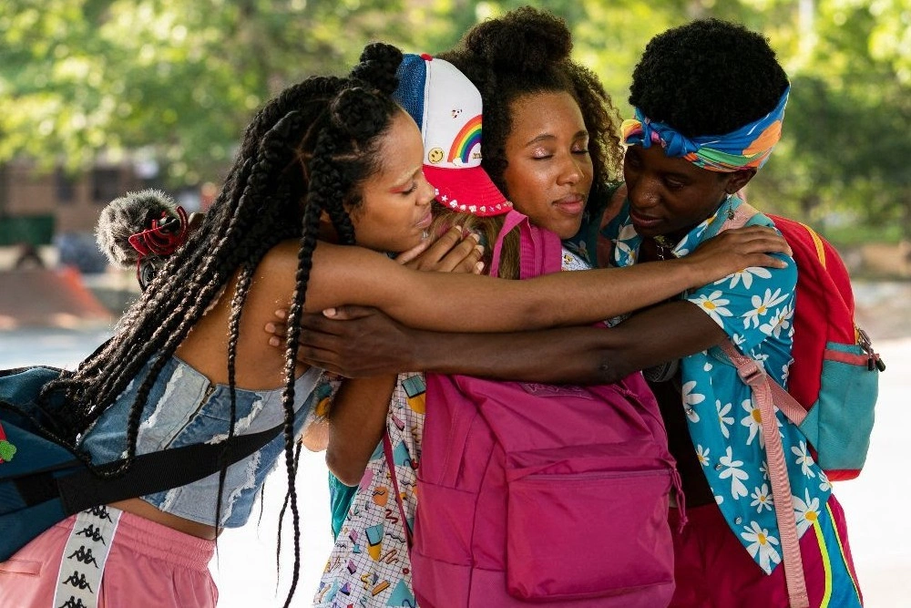 «Можно снимать кино, которое будет менять и мужское поведение»: Интервью с Кристал Мозелл, создательницей сериала «Бетти»