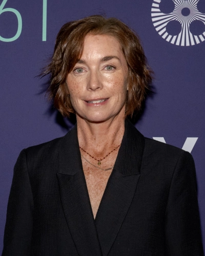 Джулианна Николсон