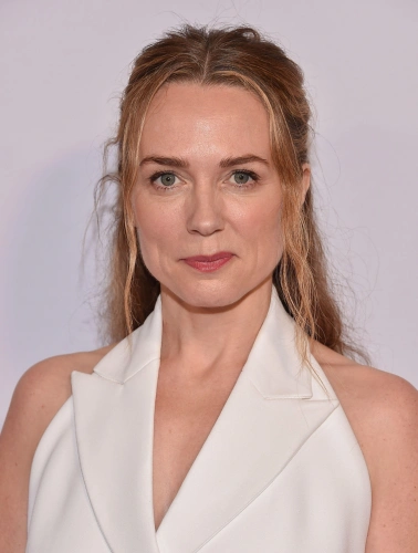 Керри Кондон