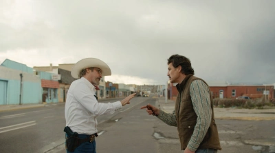 Как Хоакин Феникс и Педро Паскаль окунулись в тревожное безумие «Эддингтона»