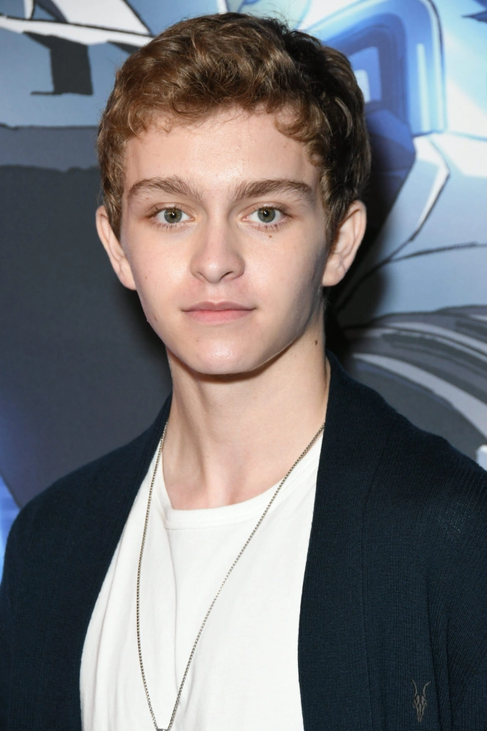 Гэвин Льюис