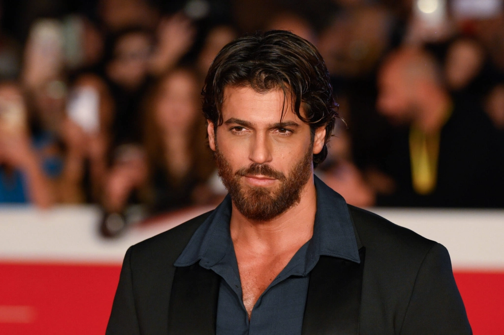 «В любви важно, чтобы вы уживались в четырех стенах»: Джан Яман — о любви, славе, одиночестве и образе «сигмы»