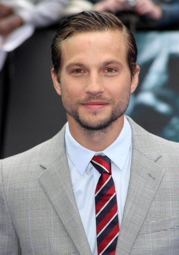 Логан Маршалл-Грин