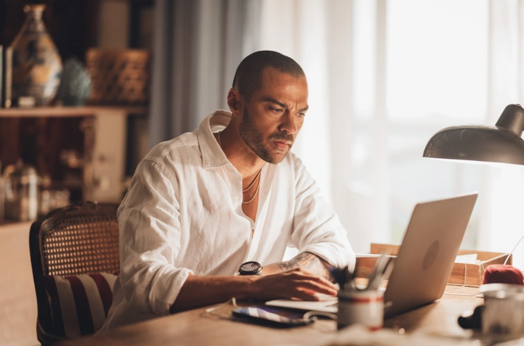 Наш краш: 18 сериалов с красивыми героями-мужчинами