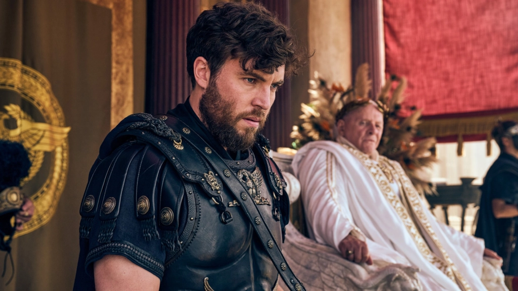 Том Хьюз в роли Тита, сериал «Обреченные на славу»