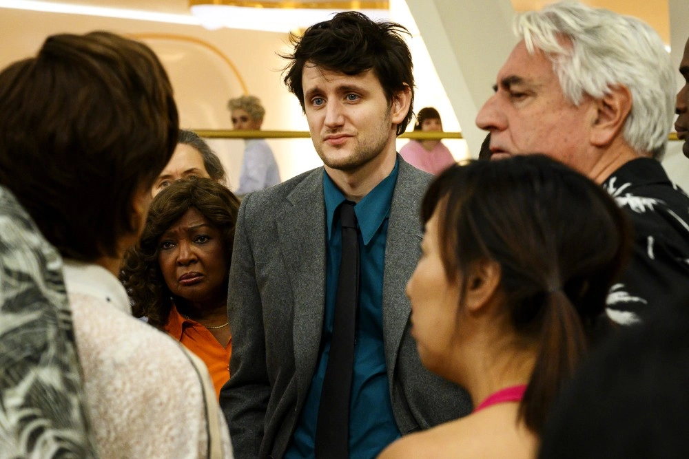 Почему стоит смотреть сериал «Авеню 5» с Хью Лори