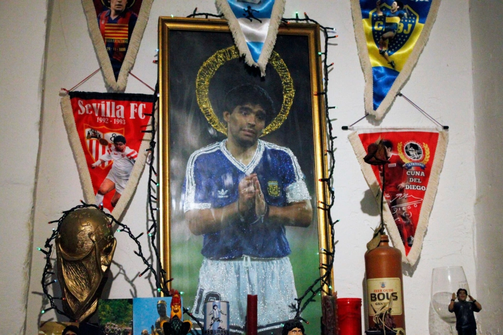 Не боги мячи забивают? Как «Молодой Папа» рассказывает, что футбол – это тоже религия