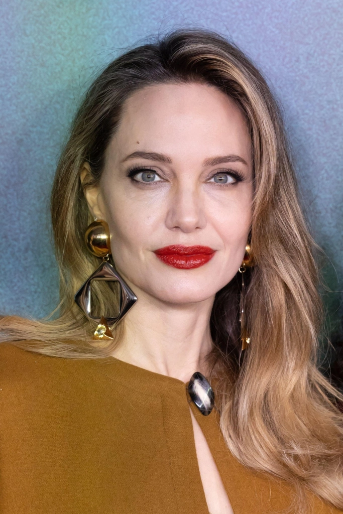 Анджелина Джоли