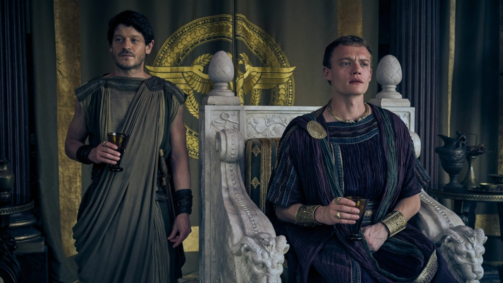 Иван Реон в роли Тенакса и Джоджо Макари в роли Домициана, сериал «Обреченные на славу»