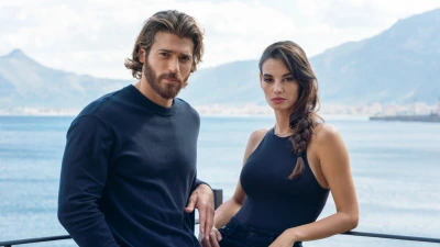 К лету готовы: 10 ярких и солнечных сериалов из коллекции Амедиатеки