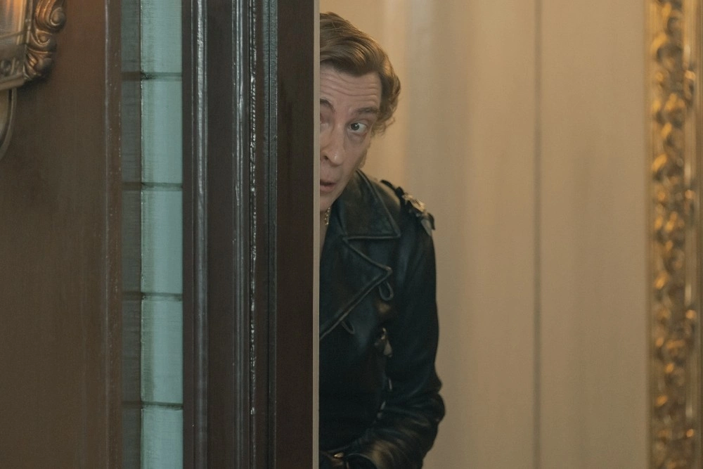 Любовь и ром: Почему стоит посмотреть «Наш флаг означает смерть» — пиратскую комедию с Тайкой Вайтити