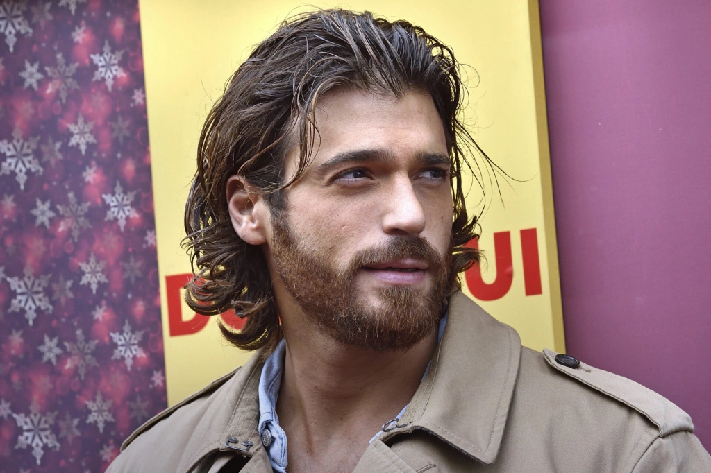 «В любви важно, чтобы вы уживались в четырех стенах»: Джан Яман — о любви, славе, одиночестве и образе «сигмы»