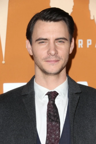 Гарри Ллойд