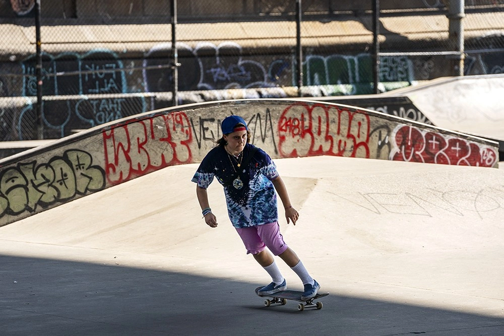 «Можно снимать кино, которое будет менять и мужское поведение»: Интервью с Кристал Мозелл, создательницей сериала «Бетти»