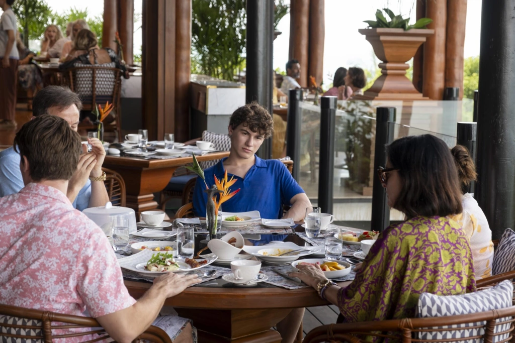 «Белый лотос» в Таиланде: богатые плачут, бедные смеются