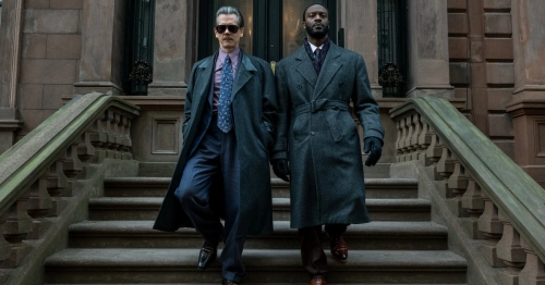 «Мой главный конкурент — это я сам»: Интервью с Элдисом Ходжем, звездой сериала «Город на холме»