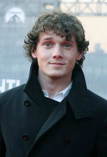 Антон Ельчин