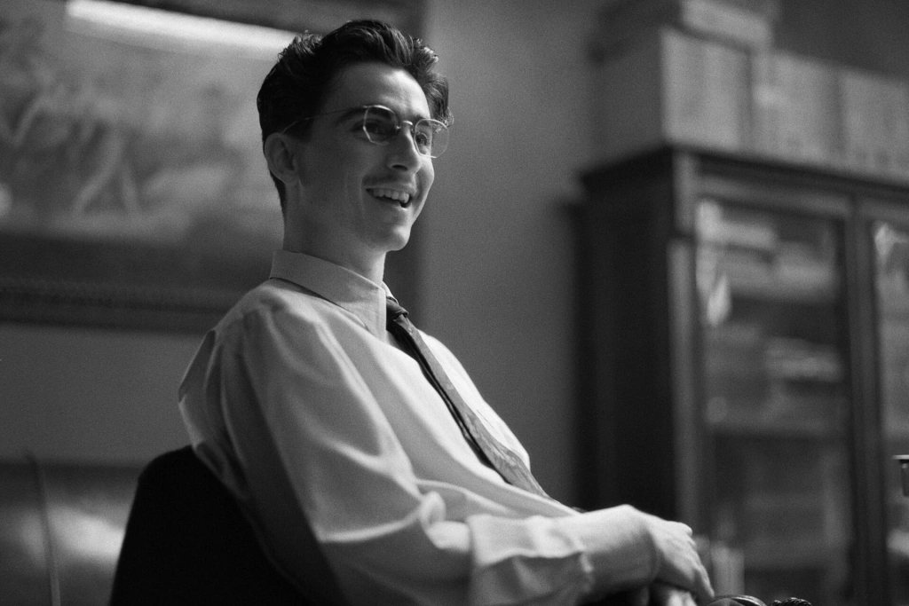 Секс, Шаламе и рок-н-ролл: как «Марти Великолепный» покоряет сердца критиков и зрителей 