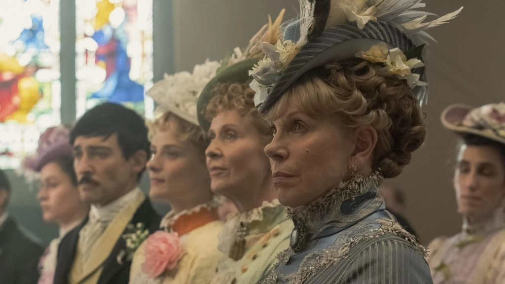 Затянуть корсет потуже: почему нельзя пропустить возвращение «Позолоченного века»