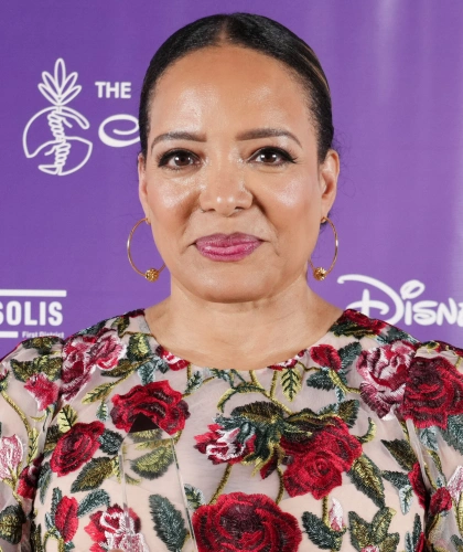 Луна Лорен Велес