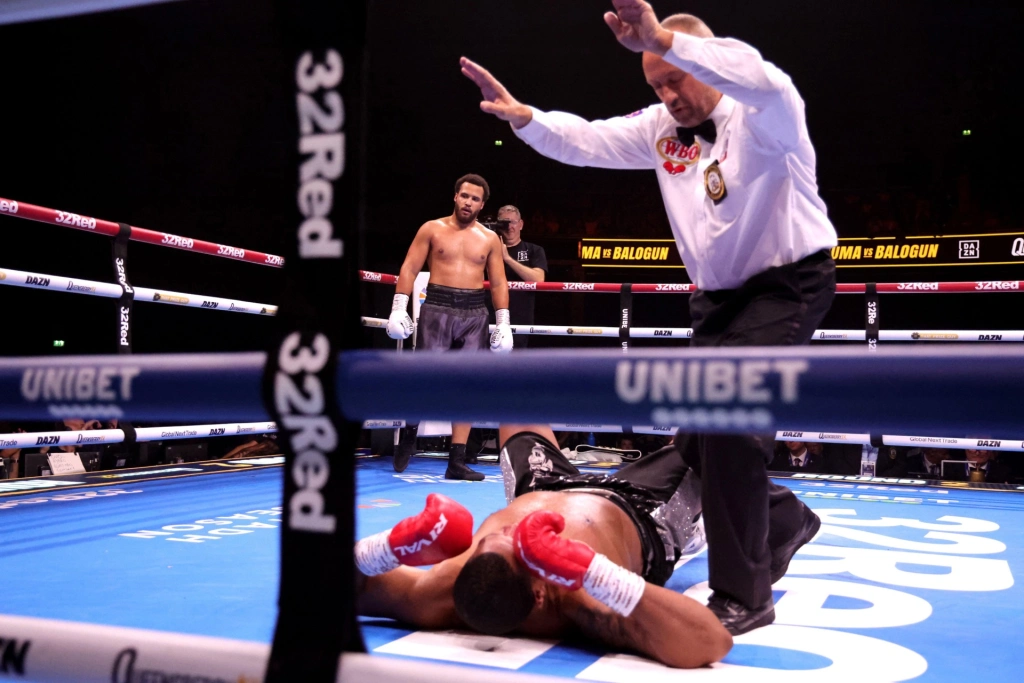 Взлет Мозеса Итаумы: прошел через расизм и бедность, а теперь готовится к коронации