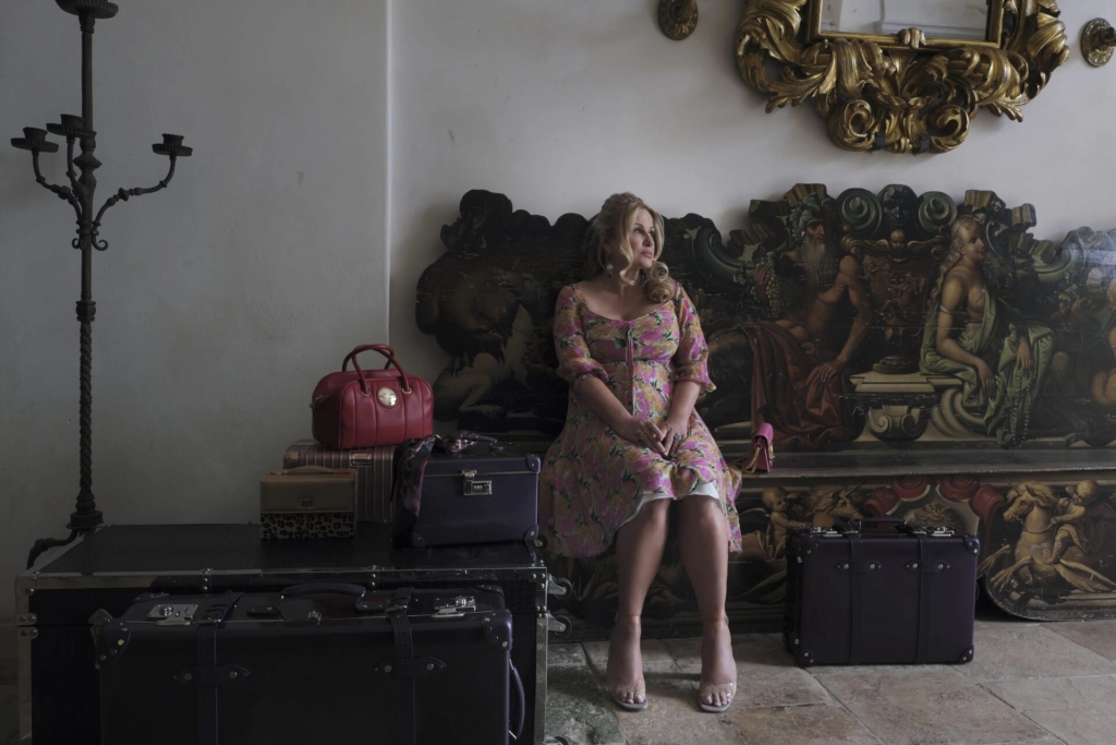 Дженнифер Кулидж в сериале «Белый лотос»