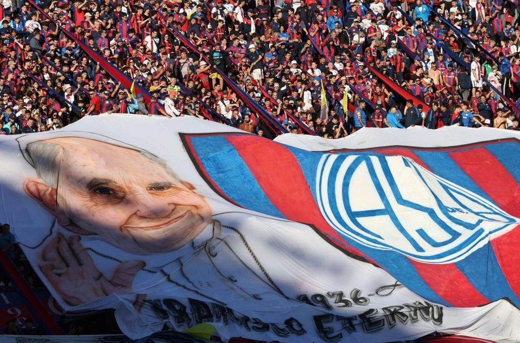 Не боги мячи забивают? Как «Молодой Папа» рассказывает, что футбол – это тоже религия