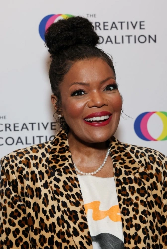 Иветт Николь Браун