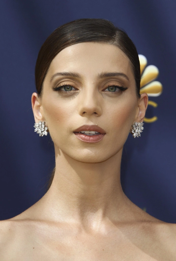 Анджела Сарафян