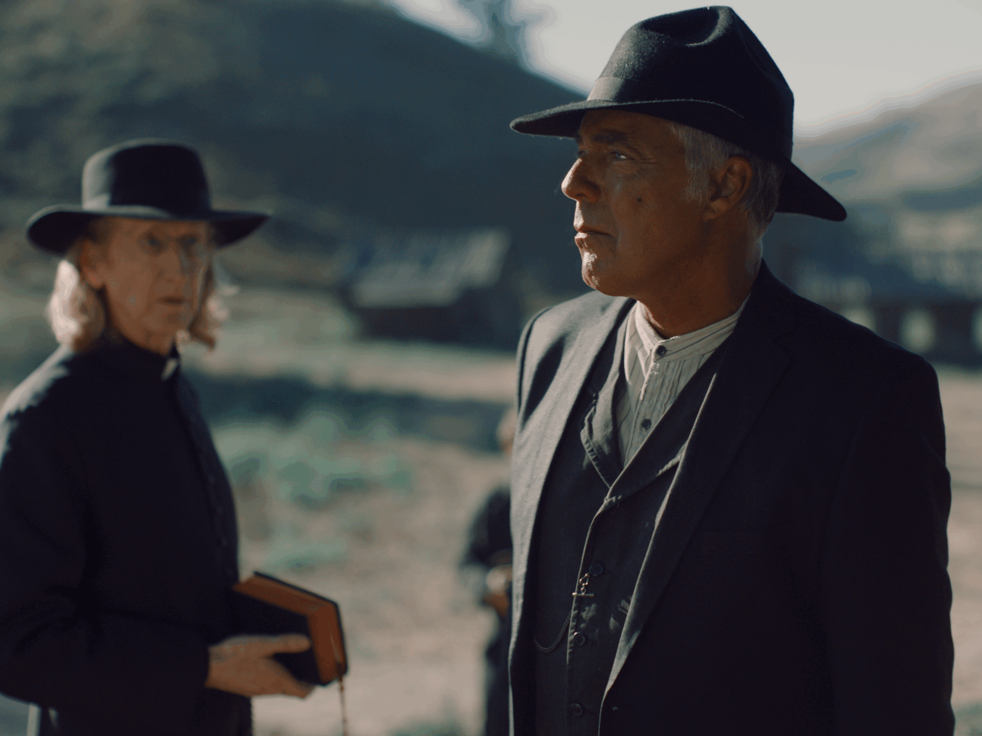 Анатомия вампира, или Семейный культ: Знакомимся с хоррором «Наследники Ван Хельсинга. Проклятие Дракулы»