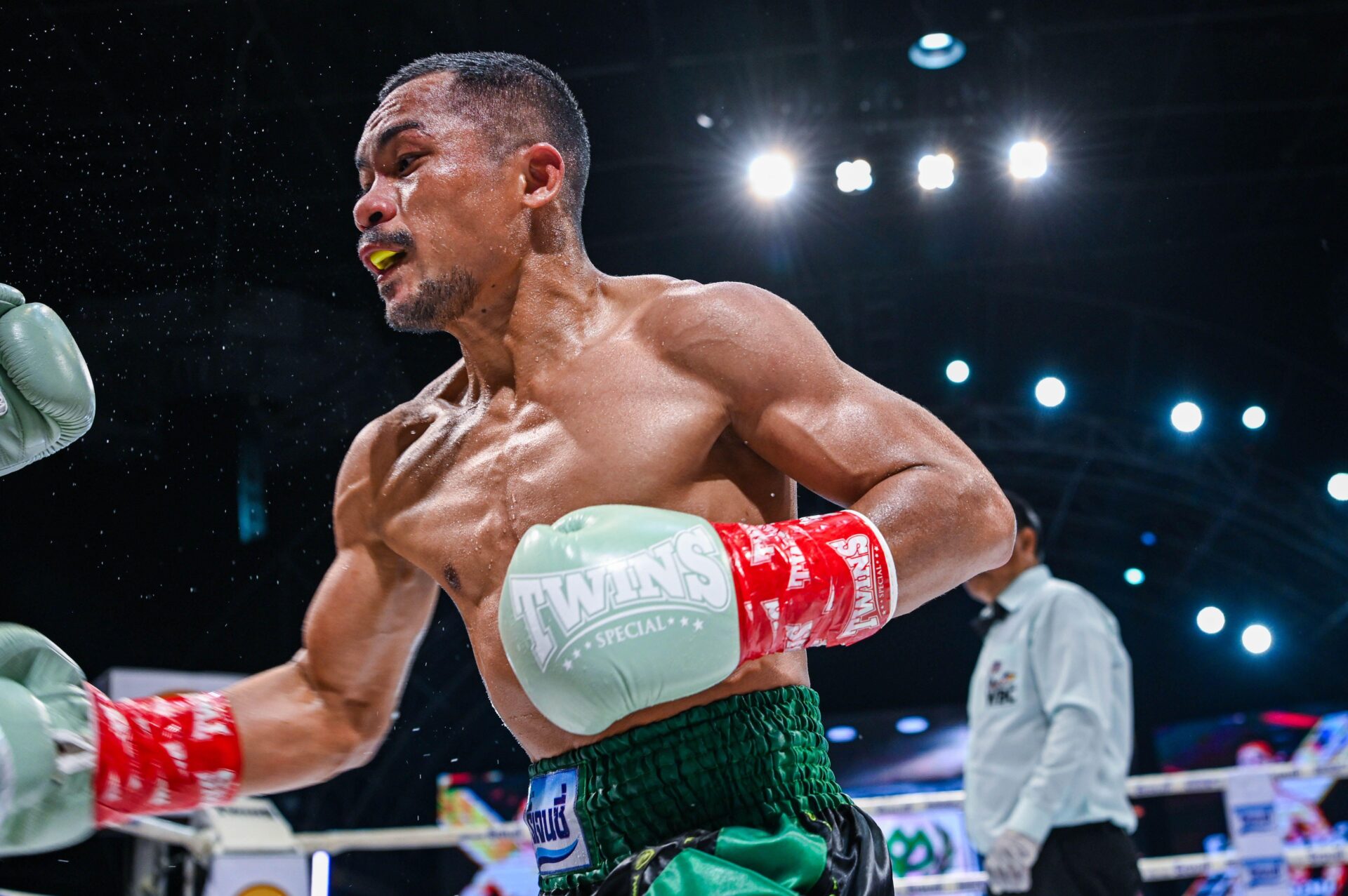 Нокаут Си-Пи Фрешмарт стал чемпионом мира WBC в первом наилегчайшем весе